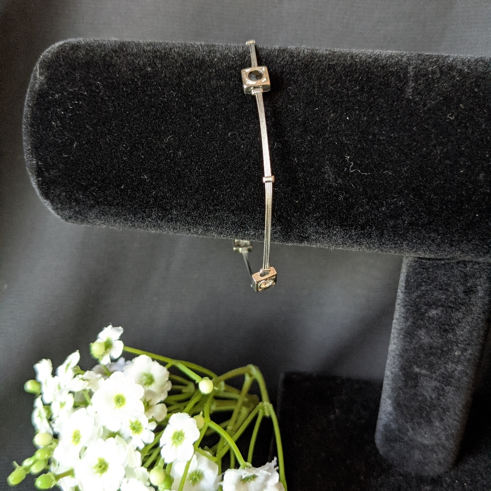 DAINTY BLACK & WHITE WIRE BRACELET
